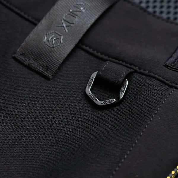 Knox branded belt loop and D-ring attachment detail