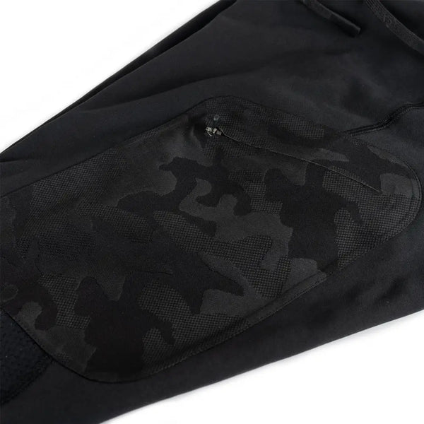 Abrasion-resistant reinforced hip panel detail